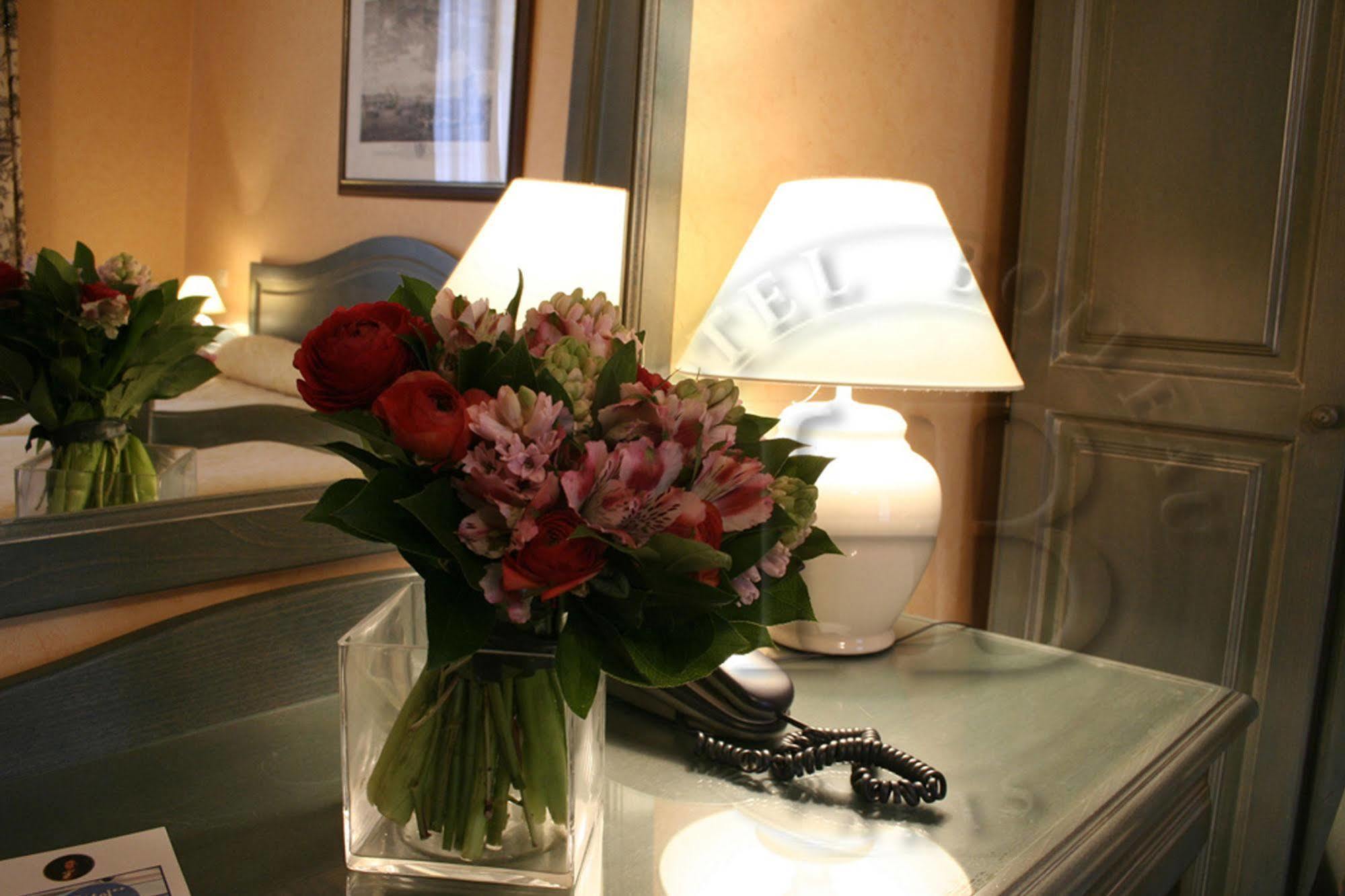 Hotel Boileau Paris Exterior photo